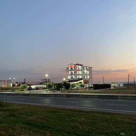 Monte Rei Hotel Lushnjë Exterior foto